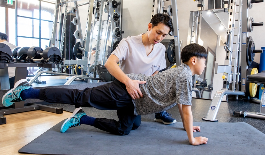ジュニアアスリートのコンディショニングトレーニング風景