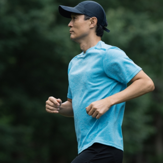 マラソンを楽しむ男性