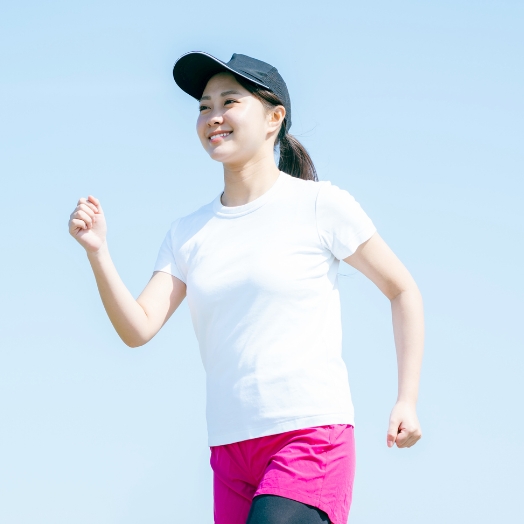 ジョギングする女性