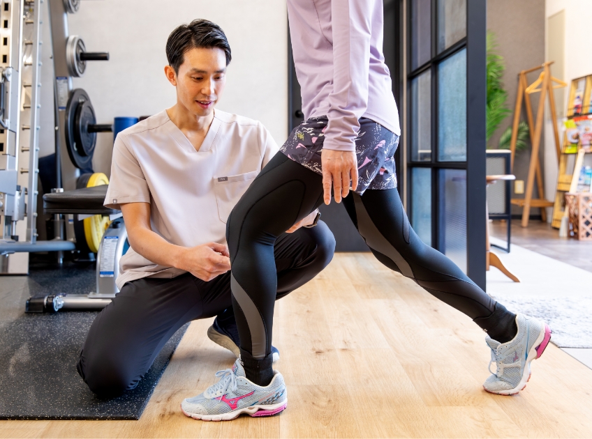 動きを見て体の分析をする様子