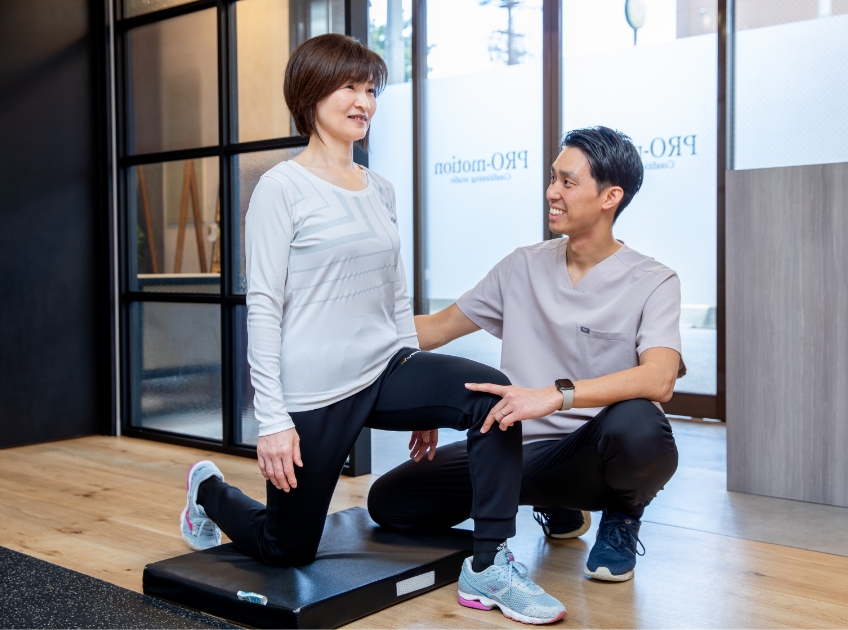 女性のコンディショニングトレーニング風景