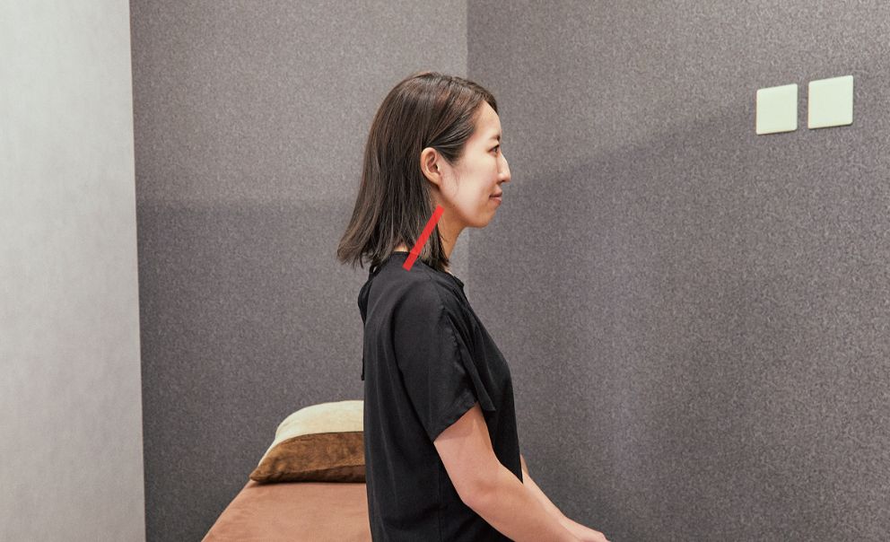 ストレートネックの女性